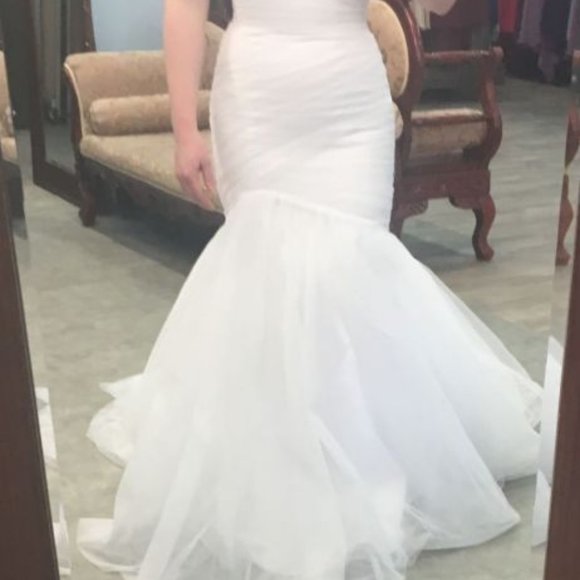 New White Wedding Dress, Small Size 6, Off-the-Shoulder, Mermaid, Corset Lace-up - Picture 9 of 15